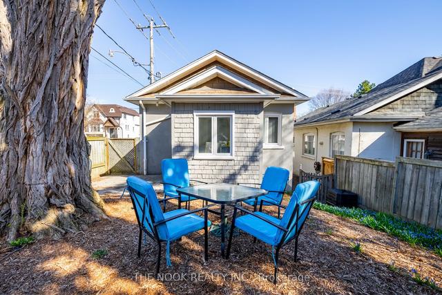 213 Broadway Ave, House detached with 2 bedrooms, 2 bathrooms and 1 parking in Toronto ON | Image 21