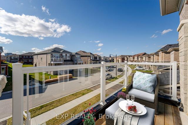 4 Silver Meadow Gdns, House semidetached with 3 bedrooms, 3 bathrooms and 2 parking in Hamilton ON | Image 9