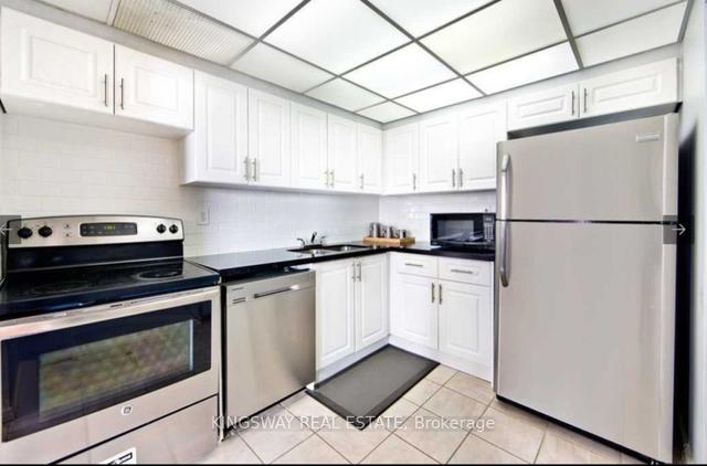 2003 - 3590 Kaneff Cres, Condo with 3 bedrooms, 2 bathrooms and 1 parking in Mississauga ON | Image 11