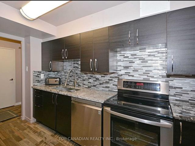 1203 - 1 Royal Orchard Blvd, Condo with 2 bedrooms, 2 bathrooms and 1 parking in Markham ON | Image 4