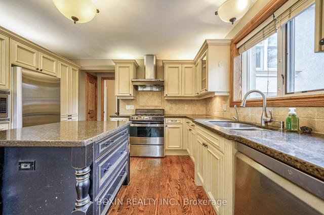 54 Plymbridge Rd, House detached with 4 bedrooms, 4 bathrooms and 4 parking in Toronto ON | Image 2