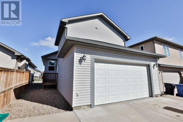 54 Sunridge Boulevard W, House detached with 3 bedrooms, 3 bathrooms and 4 parking in Lethbridge AB | Image 2