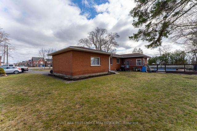 7086 Tremaine Rd, House detached with 3 bedrooms, 3 bathrooms and 6 parking in Milton ON | Image 19