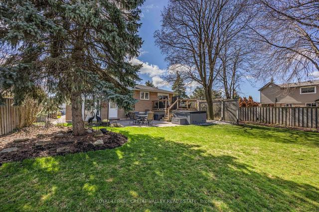 25 Caledon Cres, House detached with 3 bedrooms, 2 bathrooms and 6 parking in Brampton ON | Image 32