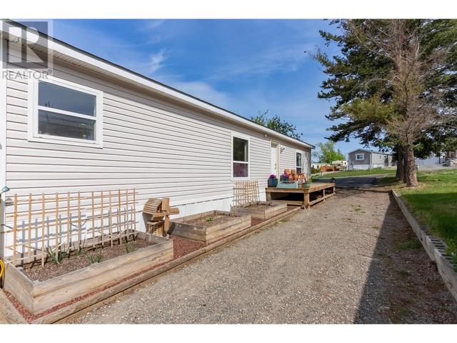 819 Klahanie Drive, House detached with 3 bedrooms, 2 bathrooms and null parking in Kamloops BC | Image 2