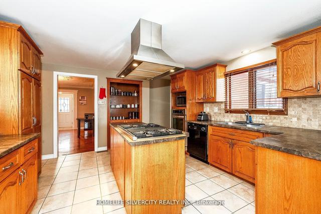 95 Elgin St S, House detached with 3 bedrooms, 2 bathrooms and 9 parking in Cambridge ON | Image 2