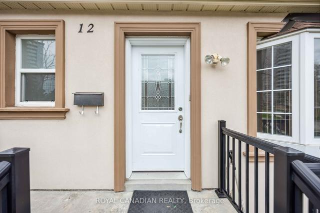 12 Huntington Ave, House detached with 2 bedrooms, 2 bathrooms and 5 parking in Toronto ON | Image 23