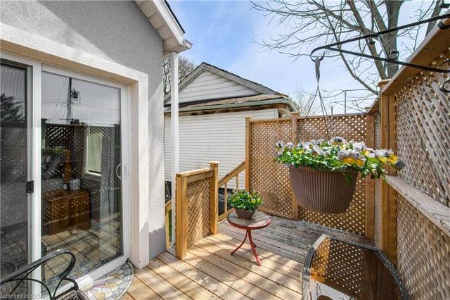 154 Alice Street, House detached with 2 bedrooms, 1 bathrooms and 3 parking in Guelph ON | Image 3