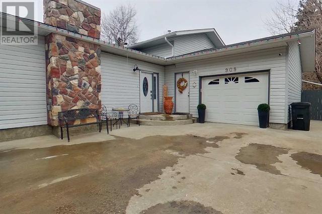 908 14 Avenue Se, House detached with 4 bedrooms, 2 bathrooms and 5 parking in Slave Lake AB | Image 2