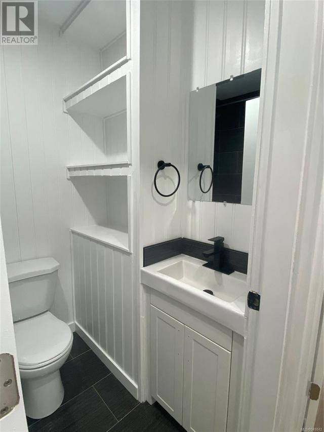Lower level bathroom | Image 29