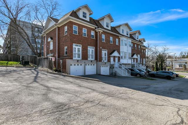 12 Loring Doolittle Crt, Townhouse with 4 bedrooms, 4 bathrooms and 4 parking in Aurora ON | Image 1
