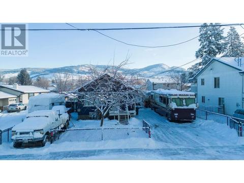 395 Dougall Road N, House detached with 5 bedrooms, 2 bathrooms and 6 parking in Kelowna BC | Card Image