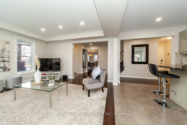 2 Dulverton Dr, House detached with 3 bedrooms, 3 bathrooms and 4 parking in Brampton ON | Image 2