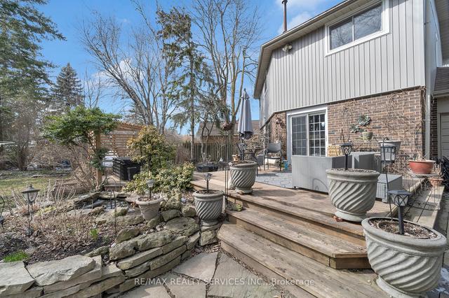 60 Lorraine Cres, House detached with 3 bedrooms, 3 bathrooms and 4 parking in Brampton ON | Image 24