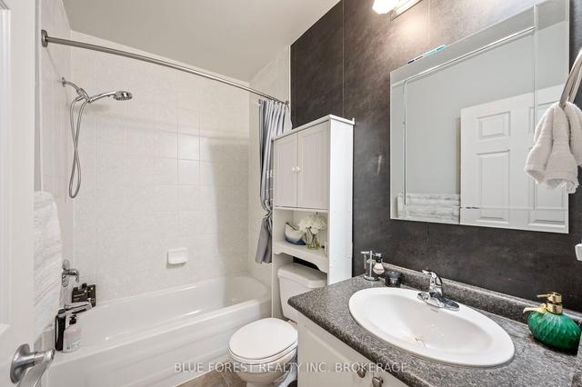 903 - 544 Talbot St, Condo with 3 bedrooms, 2 bathrooms and 1 parking in London ON | Image 5