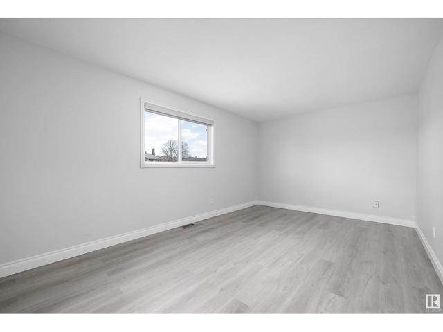 3023 37 St Nw, House detached with 3 bedrooms, 2 bathrooms and 3 parking in Edmonton AB | Image 10