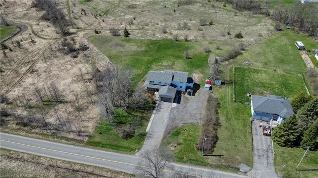 3900 Round Lake Road, House detached with 5 bedrooms, 2 bathrooms and 12 parking in South Frontenac ON | Image 40