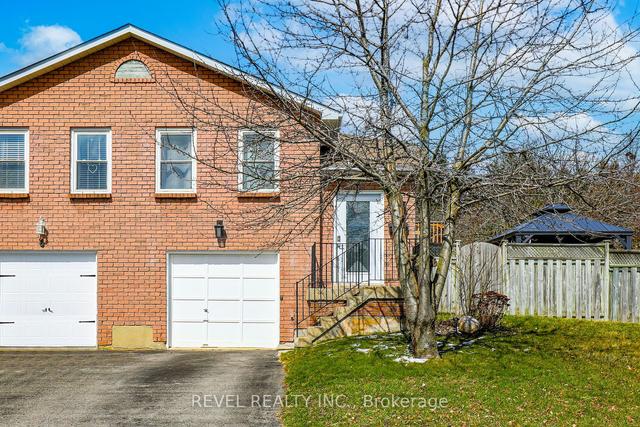 4 Kingsview Crt, House semidetached with 2 bedrooms, 2 bathrooms and 2 parking in Clarington ON | Image 1