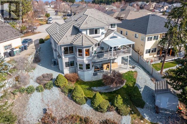 416 Woodpark Court, House detached with 5 bedrooms, 4 bathrooms and 2 parking in Kelowna BC | Image 2