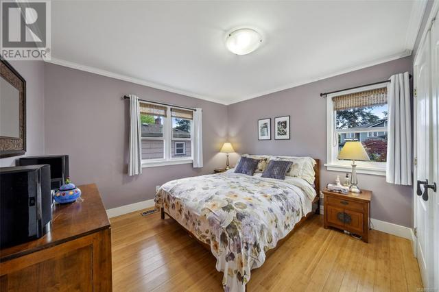 1087 Burnside Rd W, House detached with 2 bedrooms, 1 bathrooms and 4 parking in Saanich BC | Image 17