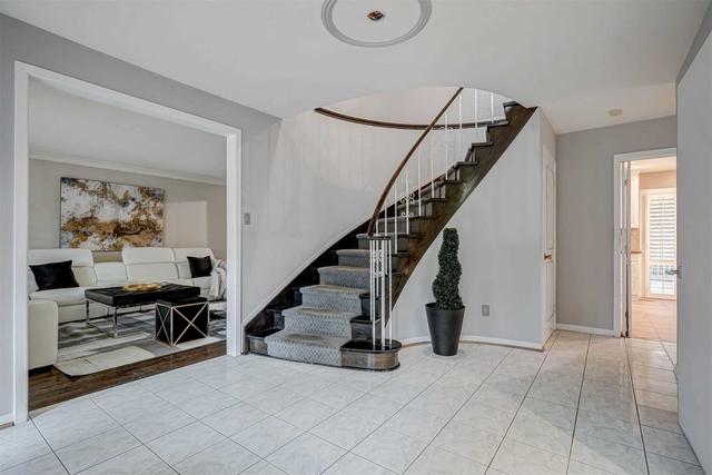 28 Tullamore Dr, House detached with 4 bedrooms, 4 bathrooms and 6 parking in Toronto ON | Image 15