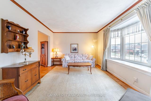 264 Epsom Downs Dr, House detached with 2 bedrooms, 2 bathrooms and 4 parking in Toronto ON | Image 19