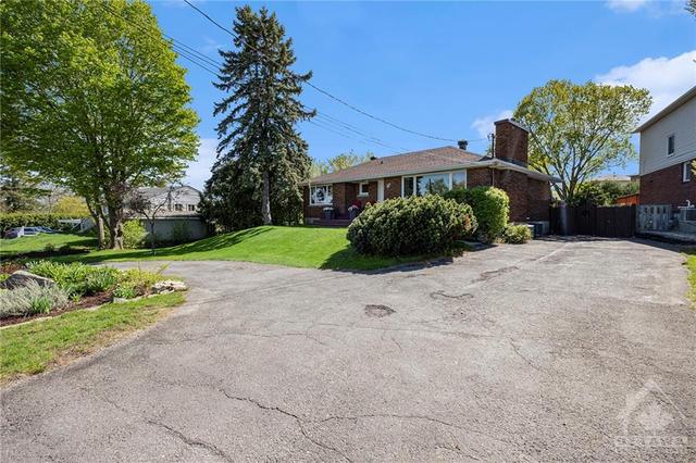 37 Young Rd, House detached with 3 bedrooms, 2 bathrooms and 8 parking in Ottawa ON | Image 2
