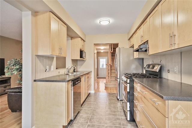 312 Quetico Private, Townhouse with 3 bedrooms, 3 bathrooms and 2 parking in Ottawa ON | Image 13