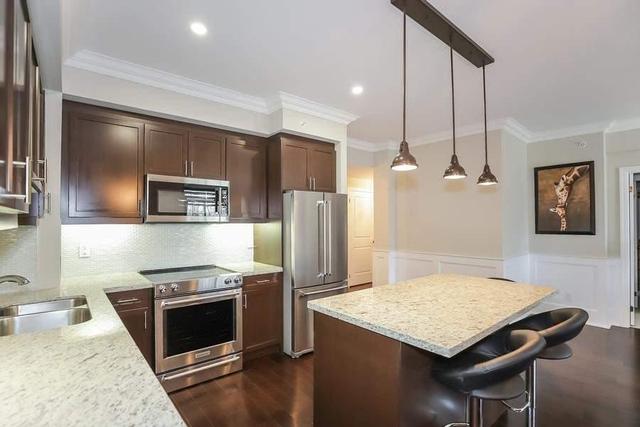 2300 Upper Middle Rd, Condo with 1 bedrooms, 2 bathrooms and 1 parking in Oakville ON | Image 3