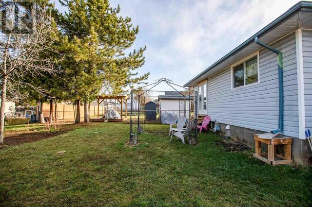 110 Empress Ave S, House detached with 2 bedrooms, 2 bathrooms and null parking in Thunder Bay ON | Image 6