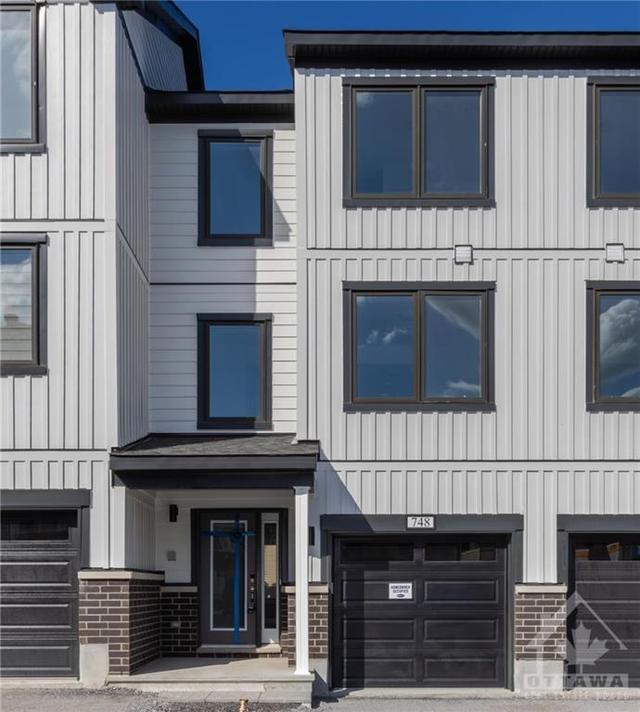 748 Kinstead Private, Townhouse with 3 bedrooms, 3 bathrooms and 2 parking in Ottawa ON | Image 1