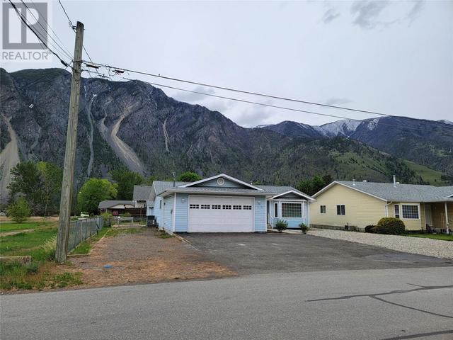 819 10th Ave, House detached with 3 bedrooms, 1 bathrooms and 5 parking in Keremeos BC | Image 36