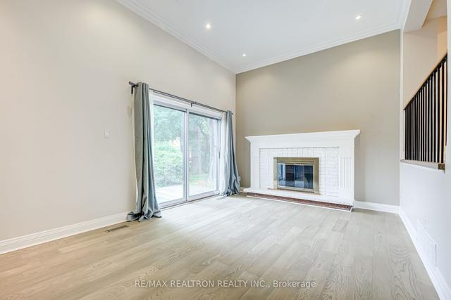 47 Laurie Shepway, Townhouse with 3 bedrooms, 2 bathrooms and 1 parking in Toronto ON | Image 37