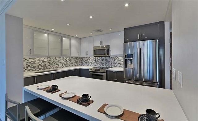 1003 - 71 Charles St, Condo with 2 bedrooms, 2 bathrooms and null parking in Toronto ON | Image 2