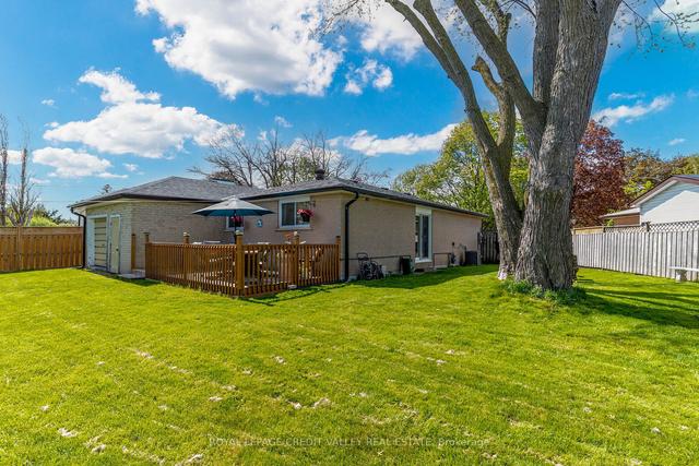 13 Kenilworth Rd, House detached with 3 bedrooms, 2 bathrooms and 4 parking in Brampton ON | Image 19