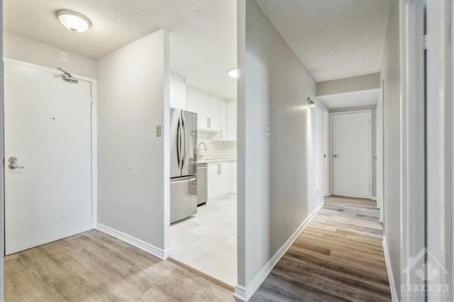2001 - 900 Dynes Road, Condo with 3 bedrooms, 1 bathrooms and 1 parking in Ottawa ON | Image 4