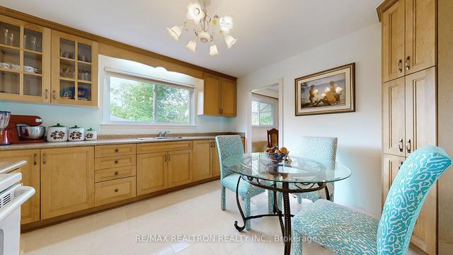 26 Alanadale Ave, House detached with 3 bedrooms, 2 bathrooms and 5 parking in Markham ON | Image 2