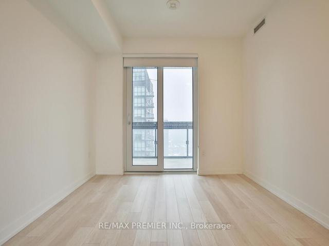 2909 - 39 Roehampton Ave, Condo with 3 bedrooms, 2 bathrooms and 1 parking in Toronto ON | Image 7