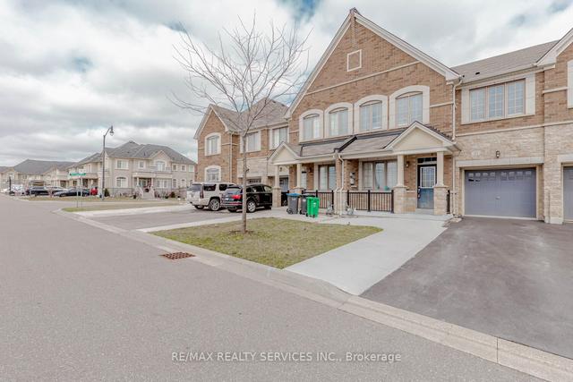 43 Ledger Point Cres, House attached with 4 bedrooms, 3 bathrooms and 5 parking in Brampton ON | Image 12