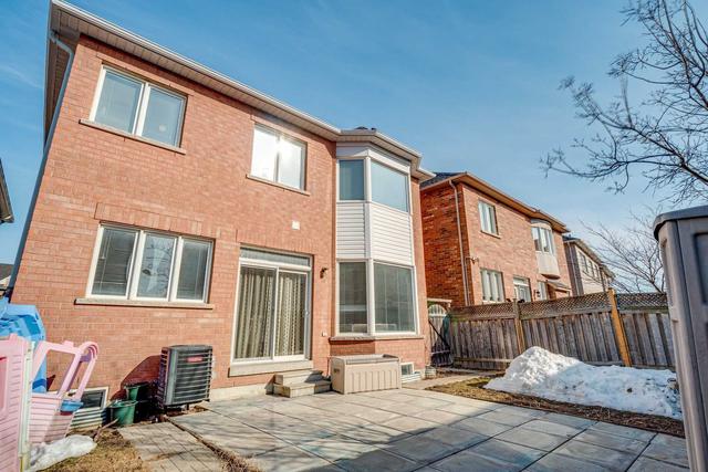 102 Pantano Dr, House detached with 4 bedrooms, 3 bathrooms and 4 parking in Vaughan ON | Image 18