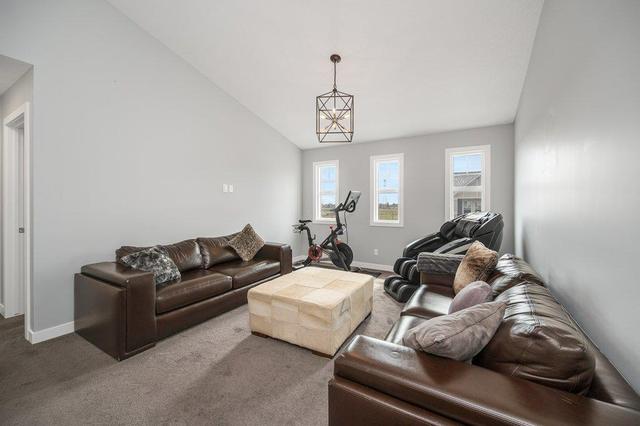194 West Grove Way Sw, House detached with 4 bedrooms, 3 bathrooms and 2 parking in Calgary AB | Image 18