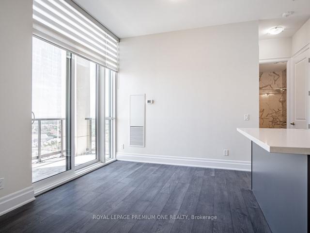 PH09 - 9085 Jane St, Condo with 3 bedrooms, 2 bathrooms and 2 parking in Vaughan ON | Image 2