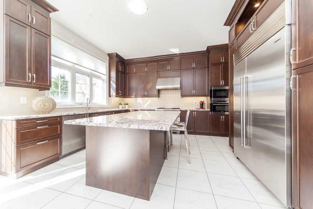 28 Astrantia Way, House detached with 5 bedrooms, 5 bathrooms and 10 parking in Brampton ON | Image 5