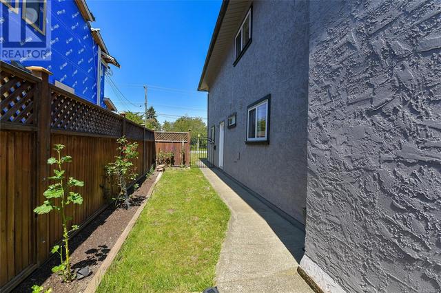 1141 Roy Rd, House detached with 6 bedrooms, 4 bathrooms and 4 parking in Saanich BC | Image 38