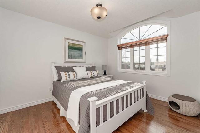 35 Atto Dr, House detached with 3 bedrooms, 4 bathrooms and 6 parking in Guelph ON | Image 11