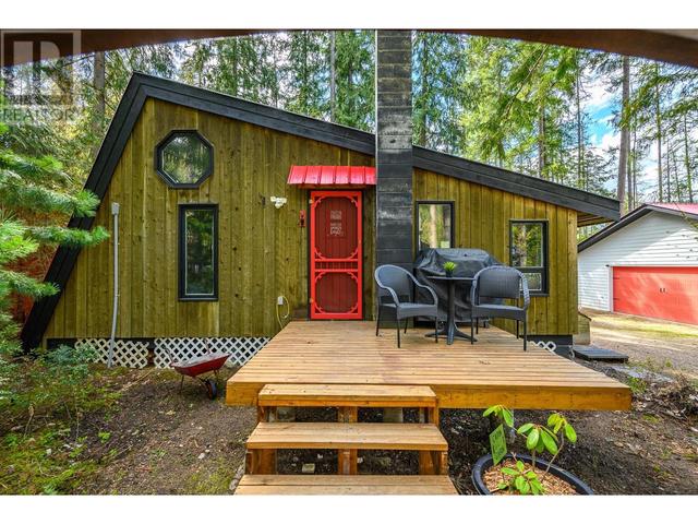 9039 Hummingbird Drive, House detached with 2 bedrooms, 2 bathrooms and 6 parking in Columbia Shuswap E BC | Image 26