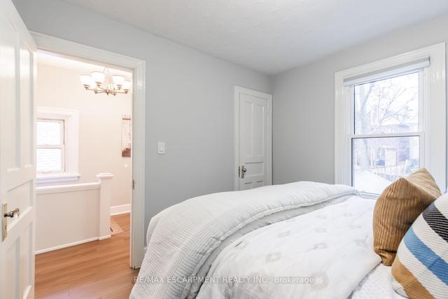 463 Charlton Ave W, House detached with 3 bedrooms, 1 bathrooms and 3 parking in Hamilton ON | Image 15