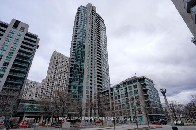 1611 - 215 Fort York Blvd, Condo with 2 bedrooms, 1 bathrooms and 1 parking in Toronto ON | Image 1
