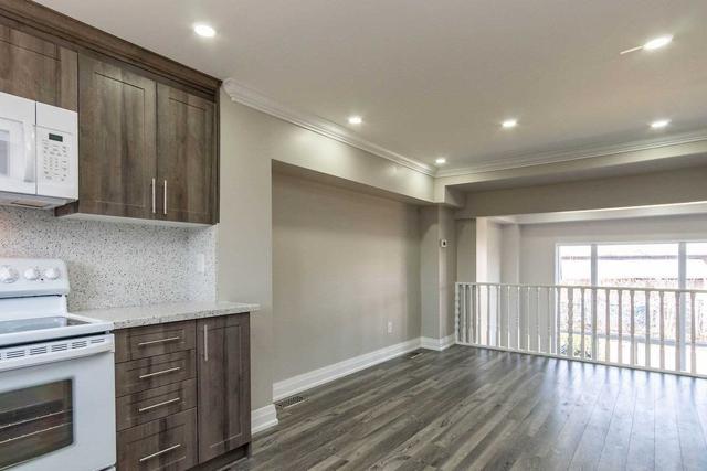 5 Darras Ct, Townhouse with 4 bedrooms, 2 bathrooms and 2 parking in Brampton ON | Image 3