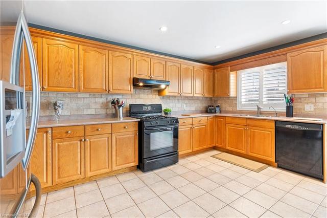 4 Valvano Court, House detached with 4 bedrooms, 2 bathrooms and 6 parking in St. Catharines ON | Image 7